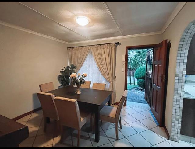 4 BEDROOM HOUSE FOR SALE IN VAN RIEBEECK PARK